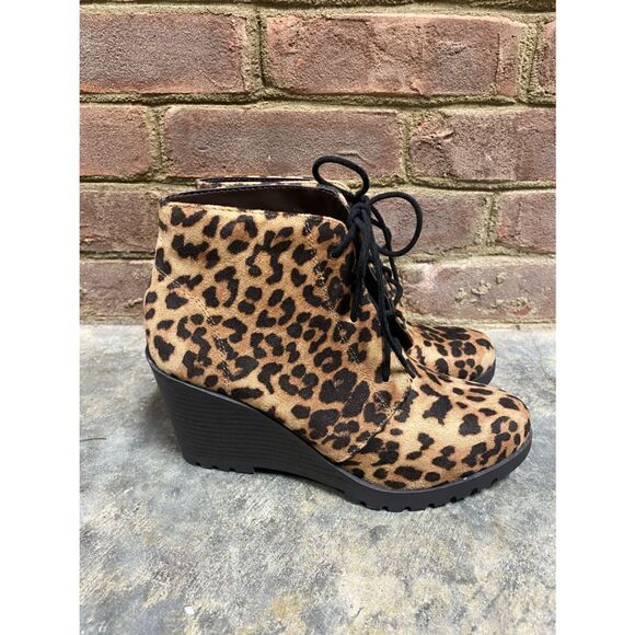 Soda Cheetah Faux Suede Print Lace Up Wedge Bootie NEW Size 6.5 - Picture 4 of 7